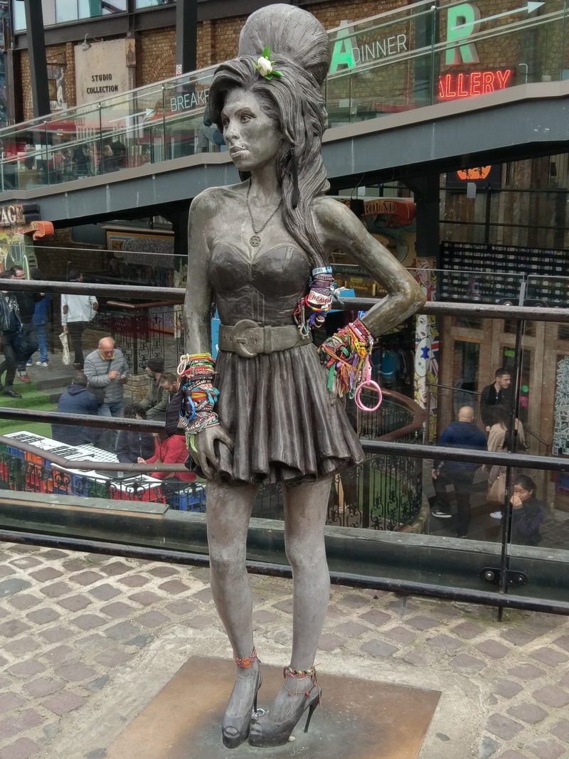 4K, real people, people, art and craft, city, female likeness, representation, male likeness, the statue, human representation, outdoors, great britain