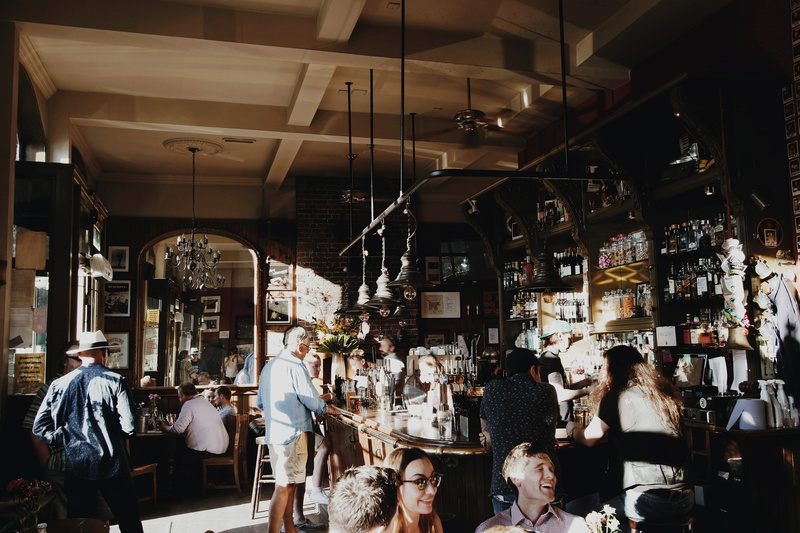 londres, lager, consumerism, women, winehuse, shopping, group of people, thehawleyarms, people, store, hawleyarms, customer, variation, camden, amy, buying