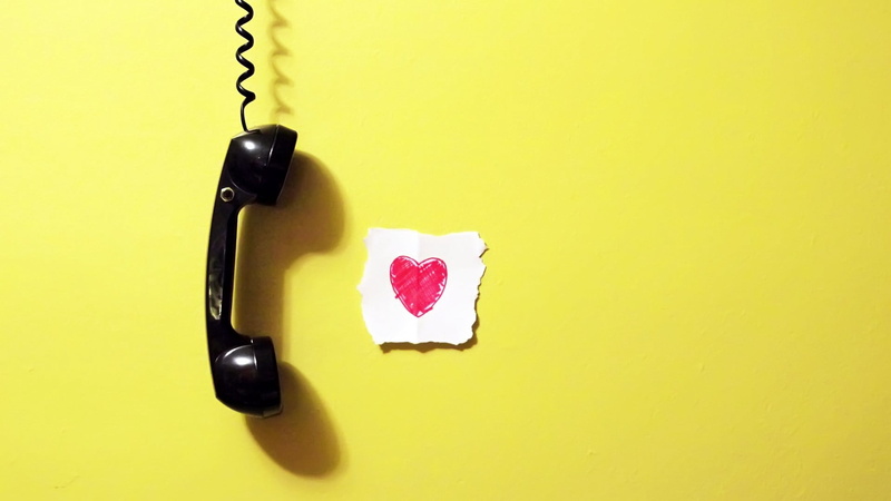 connection, single object, symbol, yellow, temptation, emotion, concepts, heart shape, communication, hanging, copy space, studio shot, corded, heart, phone