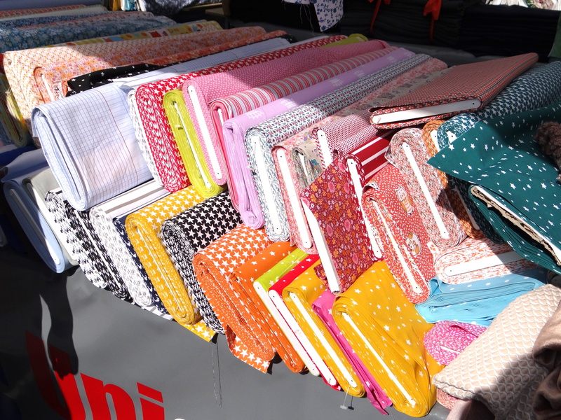 handmade, color, 4K, fabric, ornament, sewing machine, hand labor, final sale, retail display, people, retail, fabric market, indoors, large group of objects
