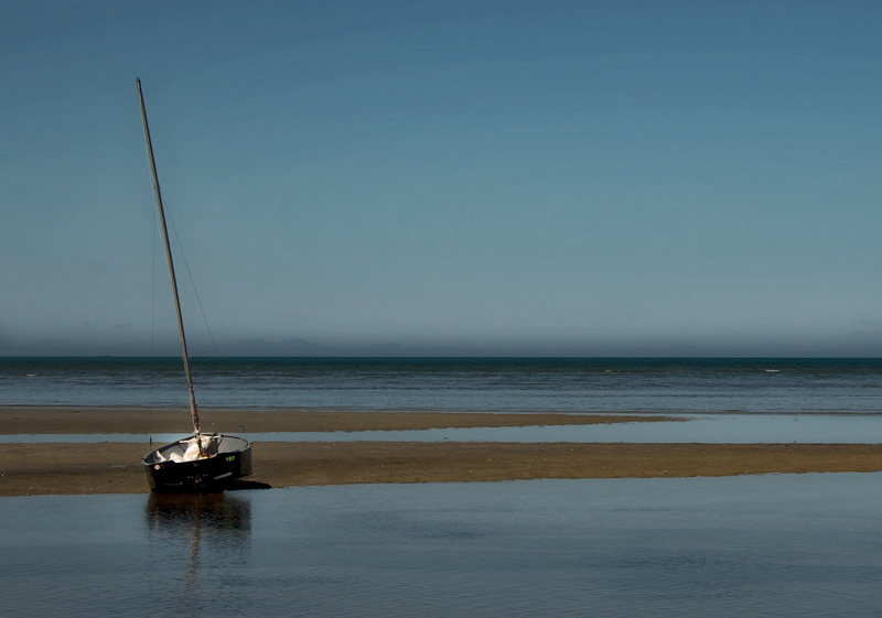 ocean, sand, beauty in nature, day, tranquil scene, sunbath, sky, non-urban scene, sailboat, the coast, no people, boat, landscape, outdoors, idyllic, 1080P