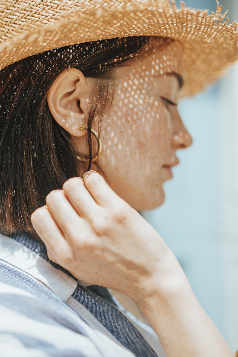 looking, portrait, hand, 4K, ear, women, freckle, brunette, lifestyles, headshot, young, female, gold, hairstyle, straw, looking away, adult, woman, clothing
