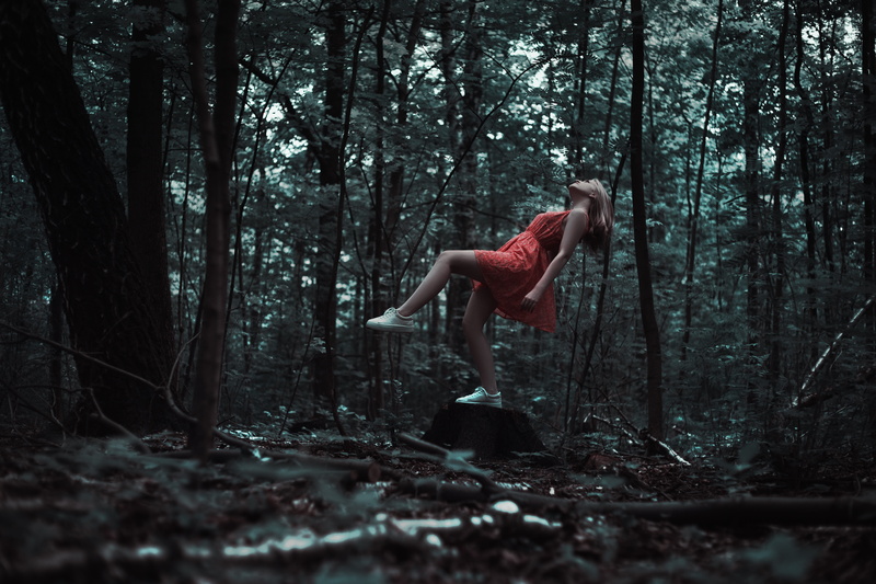 healthy lifestyle, standing, full length, art, lifestyles, 5K, real people, young adult, trees, model, side view, woodland, women, day, woman, one person