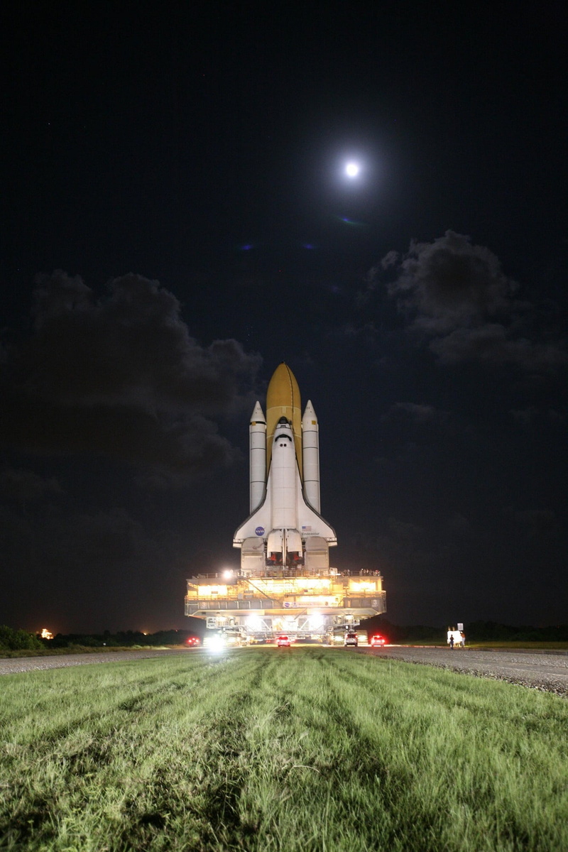 full moon, religion, spaceship, mission, florida, light - natural phenomenon, waning, rocket, nature, space shuttle, booster, land, grass, ominous, outdoors