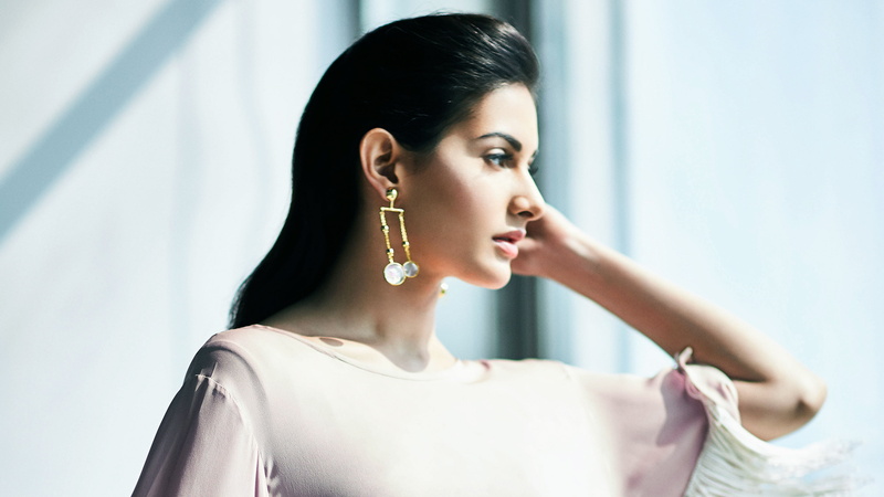 fashion, portrait, women, young women, beauty, 4K, necklace, real people, Amyra Dastur, focus on foreground, looking away, luxury, hair, headshot, one person