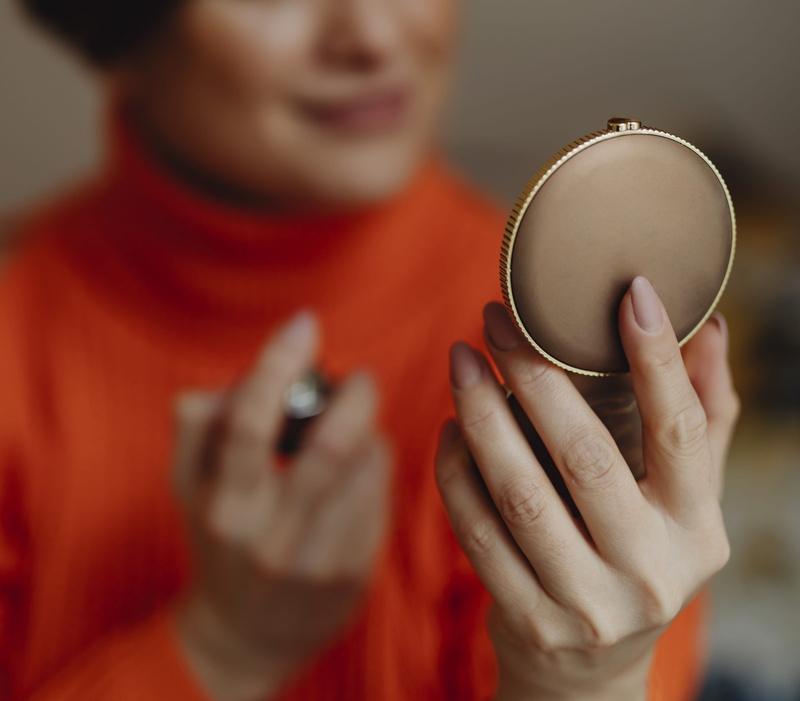 happy, midsection, beauty, jewelry, cosmetics, fashion, girl, adult, selective focus, event, getting ready, 4K, glamour, human hand, glamming up, front view