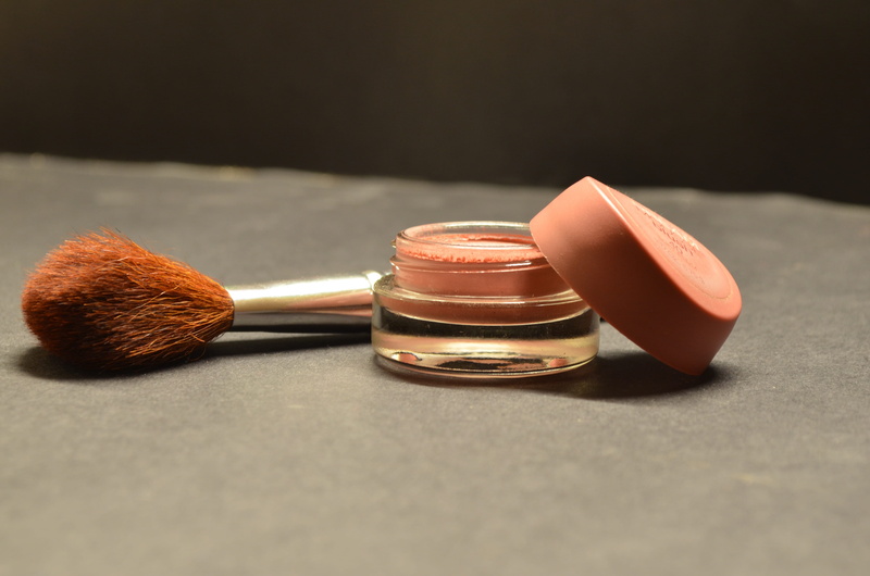 brown, indoors, 4K, broom, copy space, make-up, cosmetics, applying, selective focus, body care and beauty, complexion, close-up, close, brush, no people
