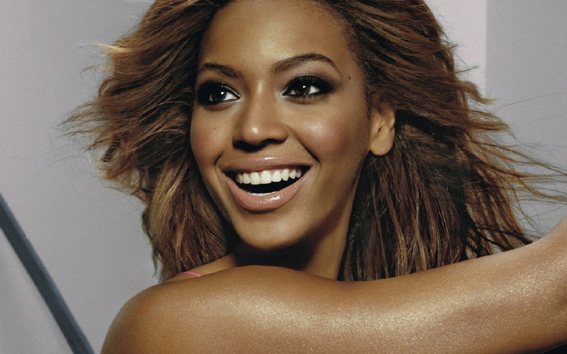 real People, happiness, sensuality, beautiful People, fashion, carefree, femininity, emotion, fashionable, african Ethnicity, young Women, content, candid