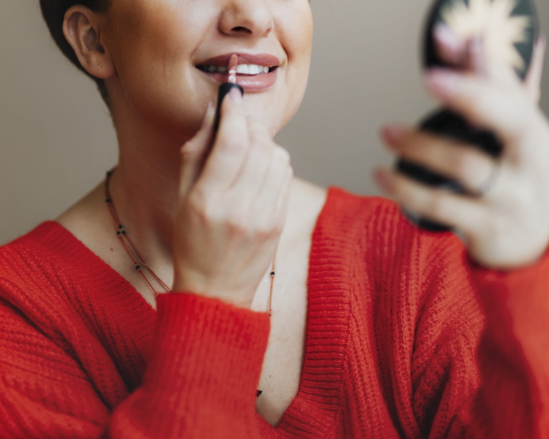 front view, 4K, glamorous, holding, cosmetics, face, fashion, teeth, toothy smile, red, dressing up, compact mirror, glamour, glamming up, evening, adult