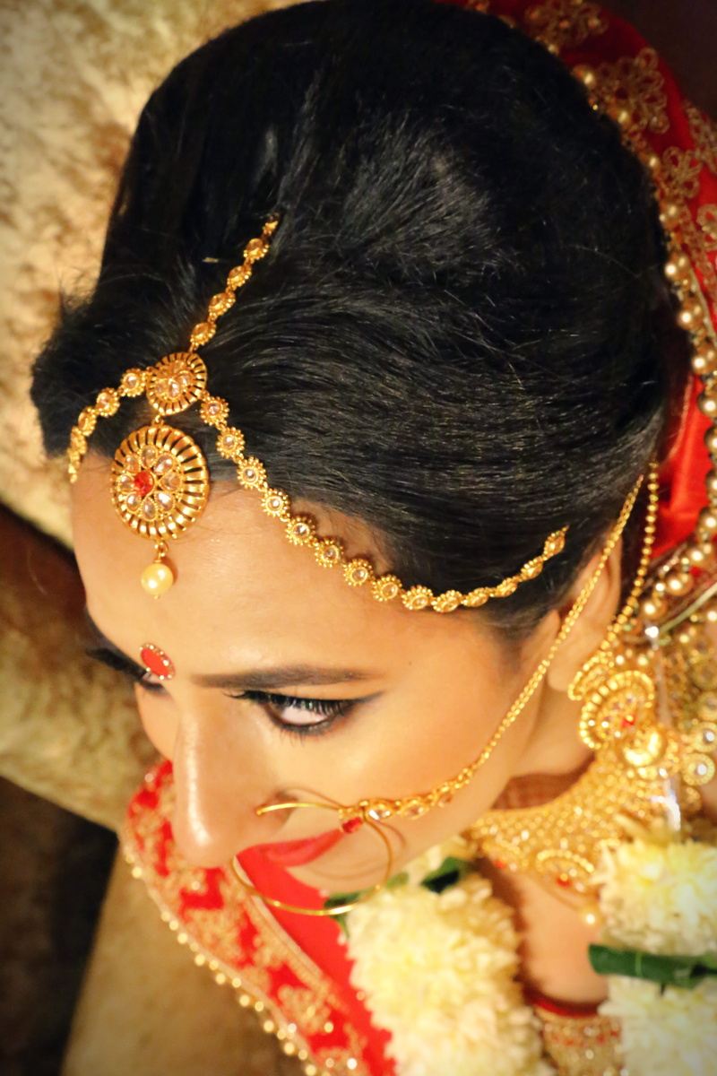 portrait, gold, lipstick, lifestyles, young women, memorable, newlywed, jewellery, wedding ceremony, female, women, real people, adult, traditional clothing