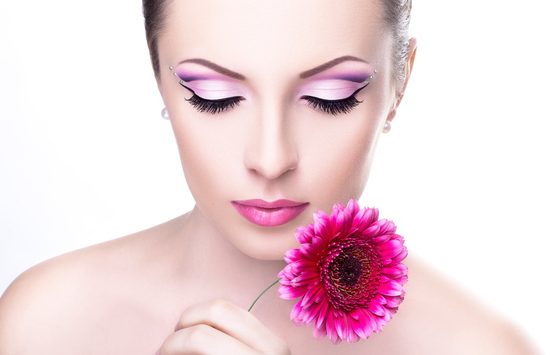 fingernail, perfection, vibrant Color, lipstick, sensuality, studio Shot, daisy, makeup, caucasian Ethnicity, glamour, face, shadows, fashion, lips, beautiful woman
