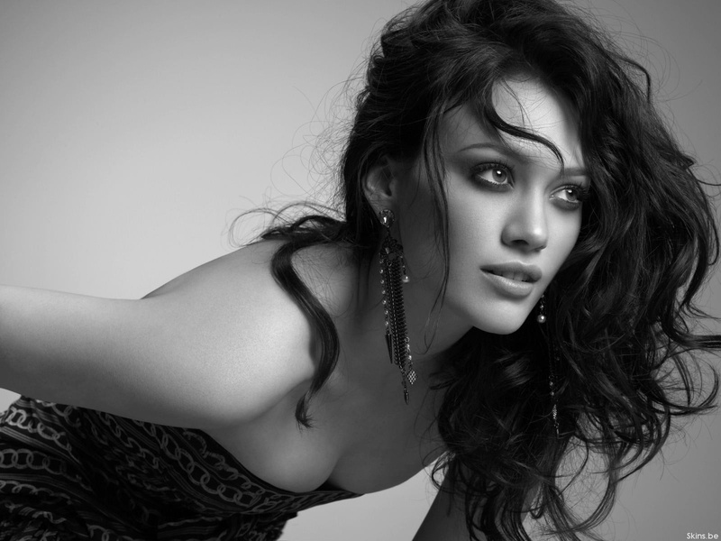 women, Hilary Duff, cleavage, dark hair, long hair, looking away, 720P, monochrome