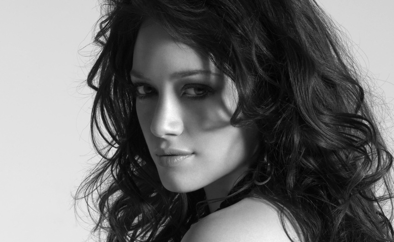 fashion, beautiful woman, looking at camera, Movies, lifestyles, young adult, women, hair, indoors, young women, real people, one person, Duff, long hair