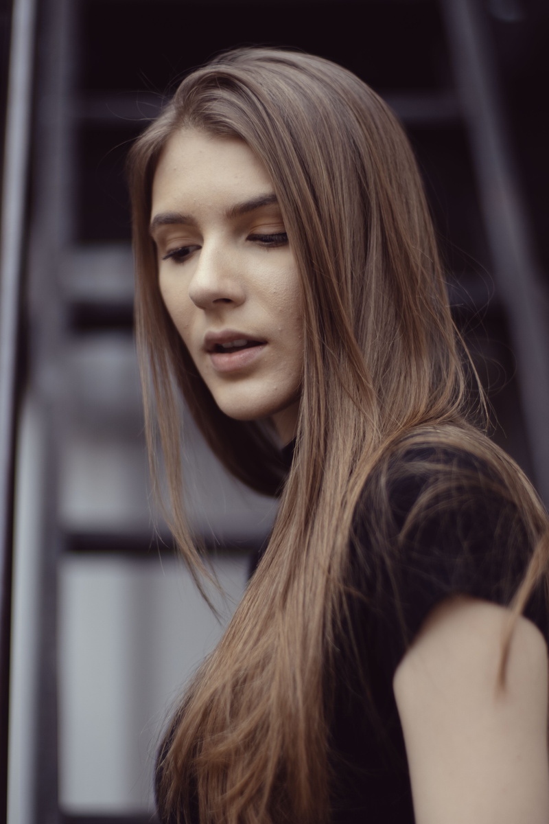 focus, women, perspective, beauty, street photography, one person, voigtlander, contemplation, 5K, close-up, beautiful woman, lifestyles, bgc, top, high re