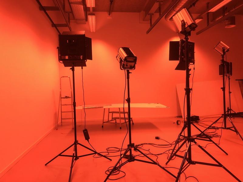 technology, equipment, photographic equipment, film industry, 4K, tripod, studio shot, silhouette, no people, electric lamp, black, studio, three, lighting equipment