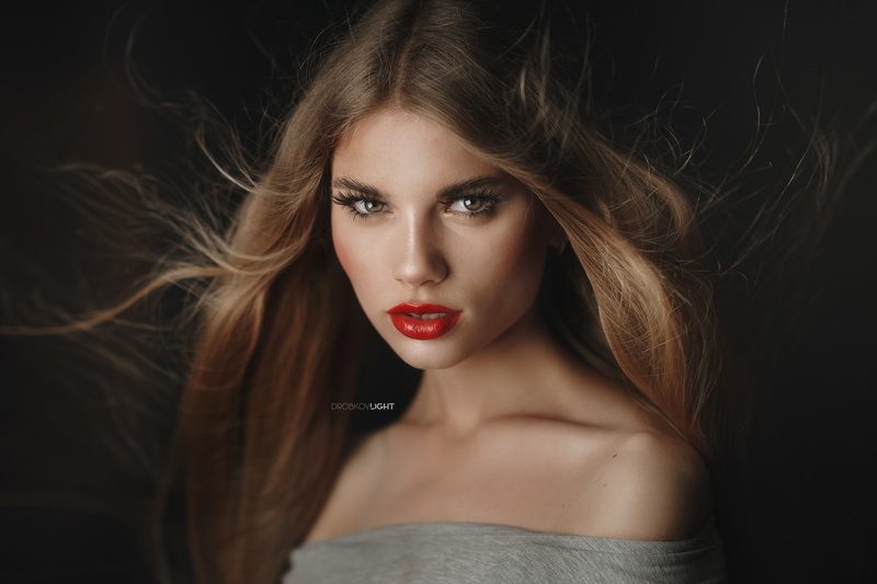 shoulders, hair, girl, makeup, 2K, portrait, look, Alexander Drobkov-Light, background, face, Yulia Andronova, sponge