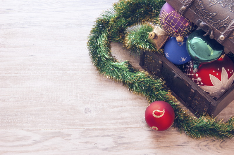 christmas decor, celebration, christmas ornament, public domain images, balls, colors, holiday, indoors, wood, celebration event, decors, red, shining