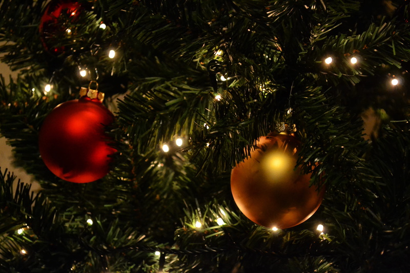 gold, christmas lights, festive, no people, christmas, lights, thread, ornament, 4K, winter, Christmas ornaments, holiday, holiday - event, christmas ornament