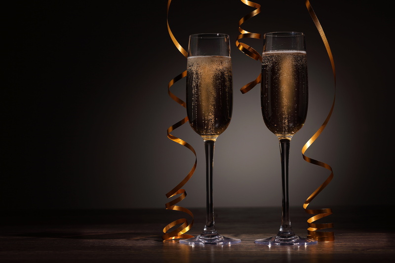 glass, serpentine, drink, no people, clear, glasses, transparent, table, reflection, still life, refreshment, champagne, alcohol, champagne flute, glass - material