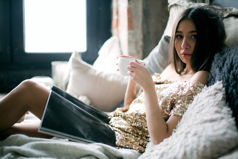 connection, eyes, technology, bedroom, wear, beautiful woman, woman, portable information device, young women, women, facial expression, furniture, window