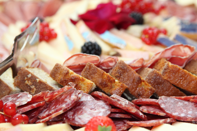 sausage, fruit, food, 4K, cheese, meal, salami, no people, slice, kitchen utensil, dried food, snack, speck, vegetable, selective focus, bread, dairy product