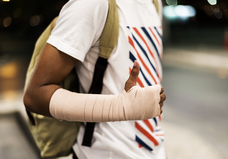 injured, suffer, holding, injury, man, 4K, treatment, one person, broken, patriotism, day, positivity, well-dressed, recovery, teenager, thumbs up, outdoors