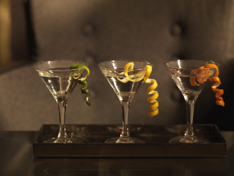 fruit peel, side by side, white, 1080P, glass, close-up, table, focus on foreground, martini, fruit, no People, libation, food and drink, glass - material