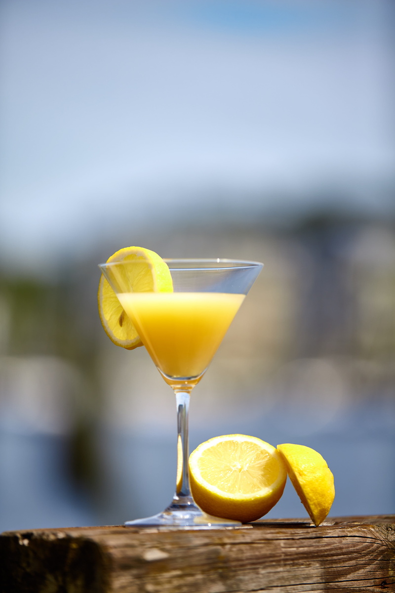alcohol, outdoors, table, Lemon, focus on foreground, still life, drink, tropical drink, summer, food, glass, 5K, Cocktail, citrus fruit, healthy eating