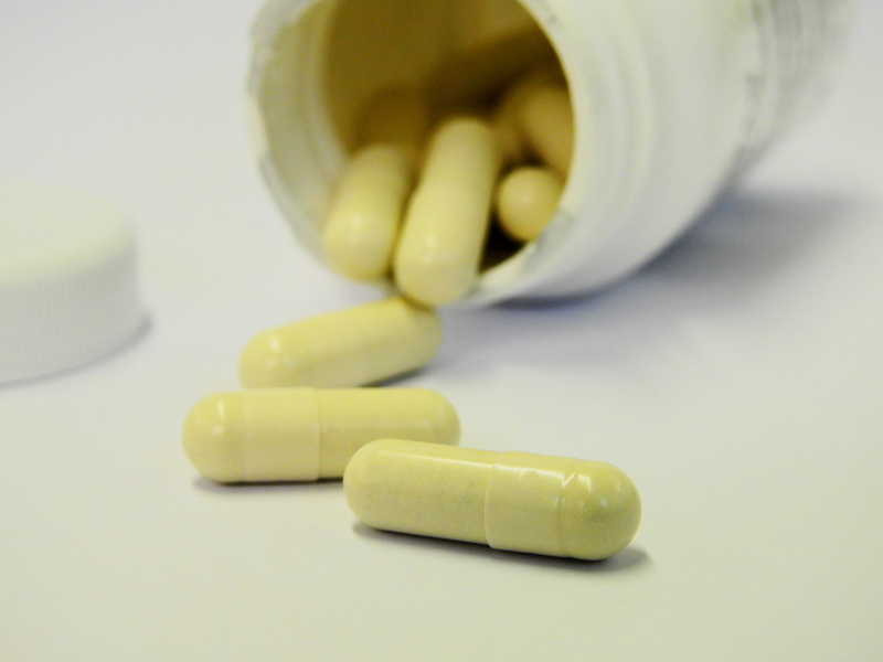 selective focus, no people, 4K, Dietary Supplements, group of objects, dose, healthcare, capsule, studio shot, yellow, vitamins, focus on foreground, medical condition