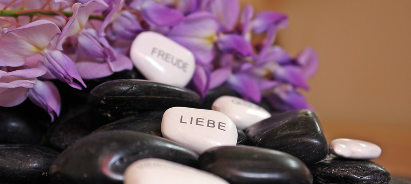 message, nature, deco, stacked, container, purple flower, tower, decoration, indoors, beauty, balance, close-up, decorative, single word, stone - Object