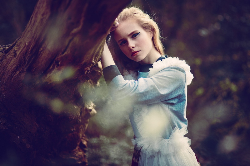 mascara, blonde, looking at viewer, women, cosplay, Alice in Wonderland, women outdoors, 1080P