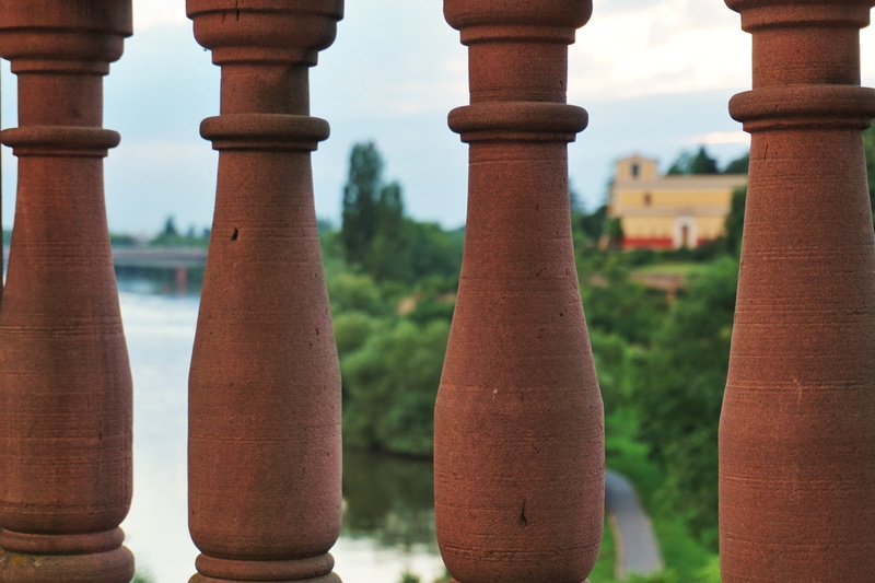 sky, villa, day, the past, 5K, building, rusty, in a row, nature, history, architectural column, outdoors, metal, pipe - tube, travel destinations, sand stone