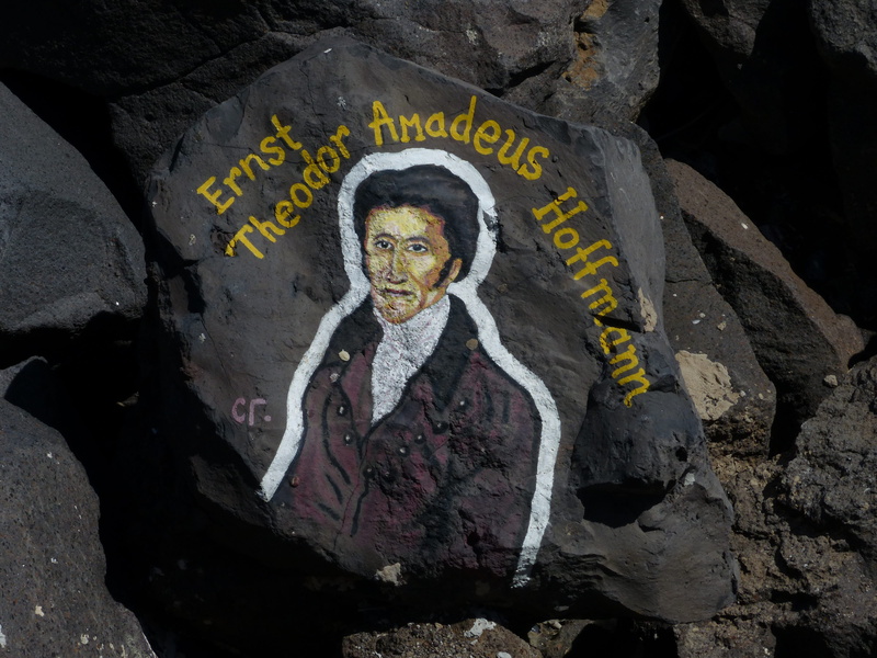 santa cruz, sculpture, art painter, Painter, no people, bone, representation, nature, craft, Idea, Painted, ernst theodor amadeus hoffmann, spooky, Stones