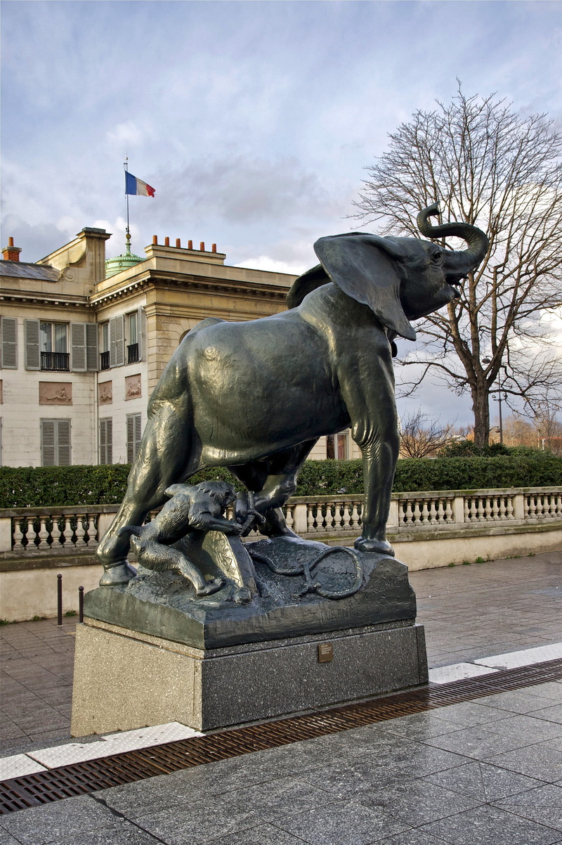 the past, 2K, cloud - sky, buildings, architecture, elephant in trap, male likeness, urban, france, history, built structure, Paris, Monument, artistic