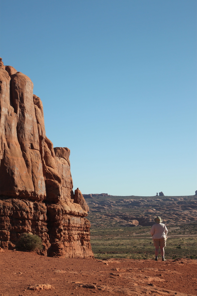 real people, scenic, blue, non-urban scene, national park, rock formation, mountain, clear sky, solid, rock - Object, rear view, tranquility, beauty in nature