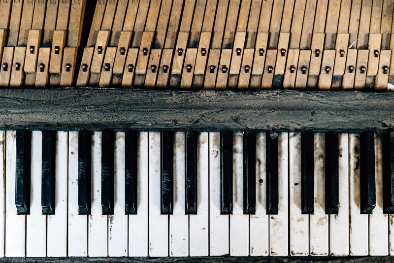 full frame, day, abstract, string, arrangement, key, backgrounds, piano, entertainment, sound, note, old, metal, musical equipment, abundance, musical instrument