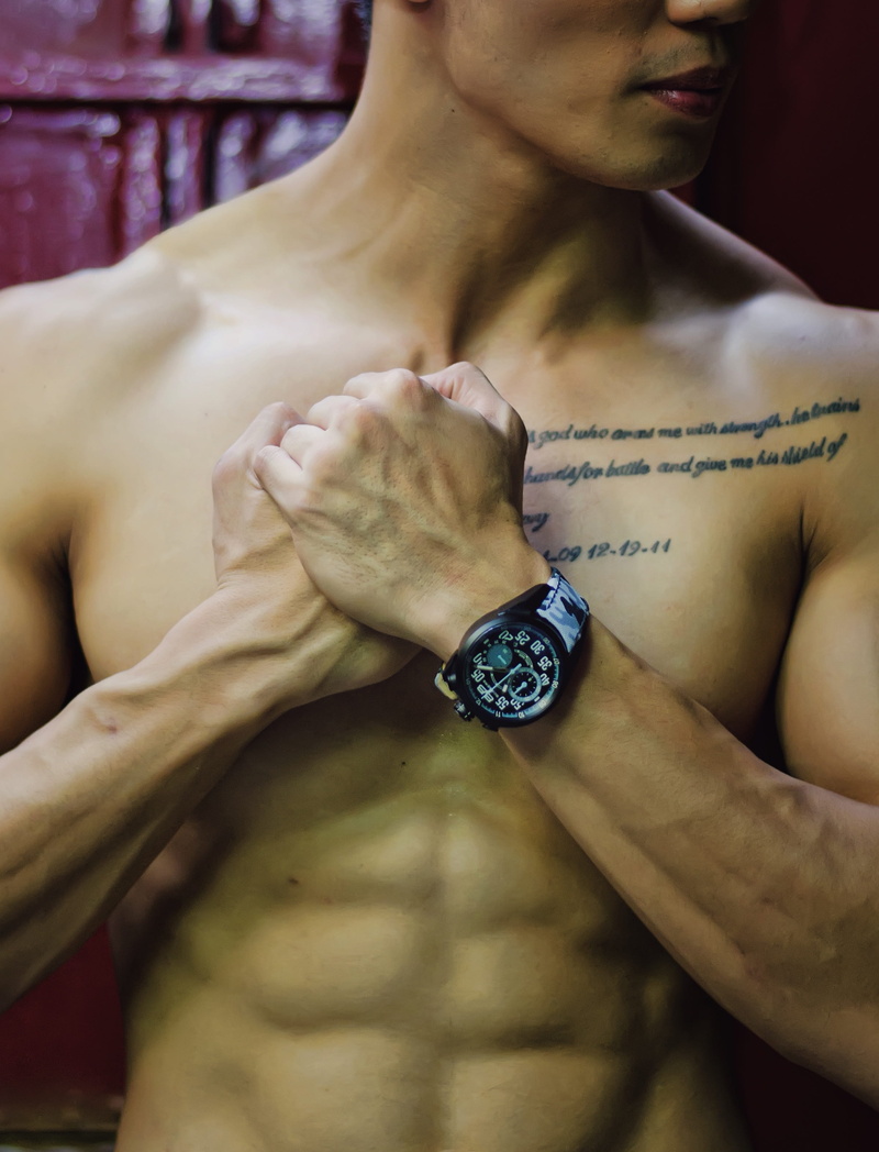 clock, man, front view, women, time, fashion, adult, wearing, masculine, human body part, midsection, jewelry, sports, lifestyles, text, black, men, body