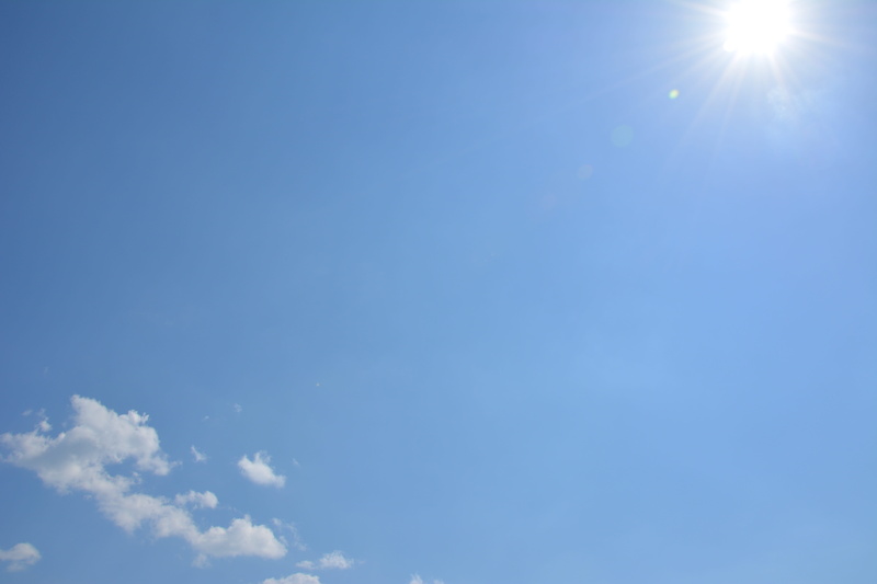 pattern, sun, cloud, lens flare, greeting, himmel, purity, sky, low angle view, nature, outdoor, tranquility, no people, outdoors, copy space, sunbeam