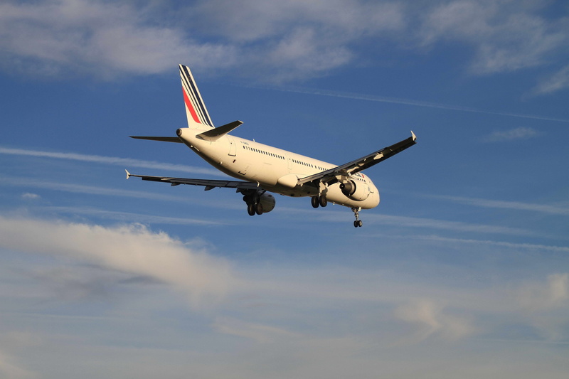 5K, speed, airport, mid, travel, business, plane, motion, flying, mid-air, outdoors, nature, on the move, military, air, sky, air france, landing - Touching Down