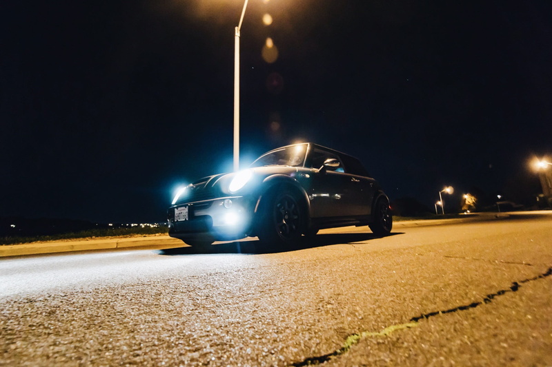 city, headlight, nature, street light, united states, lens flare, sidewalk, lighting equipment, mode of transportation, 1080P, bmw, car, trees, roseville