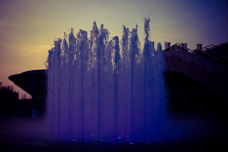 water, spraying, dusk, outdoors, building, architectural column, architecture, city, purple, fountain, sunset, illuminated, built structure, 4K, nature