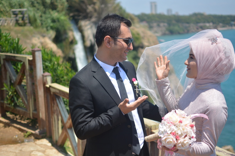 double, bride, real people, newlywed, happiness, two people, event, marriage, couple - relationship, plant, men, see, life events, bridegroom, women, well-dressed