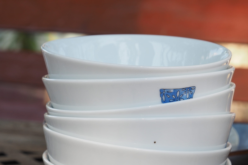 indoors, table, mug, tea cup, pattern, white color, ceramics, picnic, stack, camping, arrangement, put the food, close-up, a bowl, clean, container, crockery
