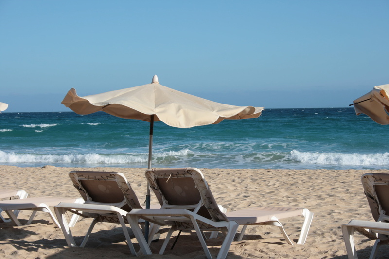 sun, 4K, scenics - nature, summer, holiday, outdoors, roma table, parasol, horizon, tranquility, silent, beach, absence, chair, sand, clear sky, sea, lounge chair