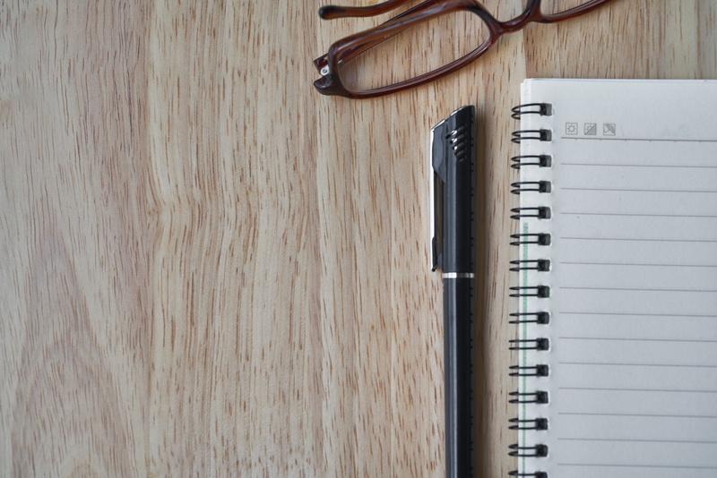 product photo, note, journalist, read, no people, note book, to write, high angle view, blank, nobody, wood - material, office, note pad, beside, school