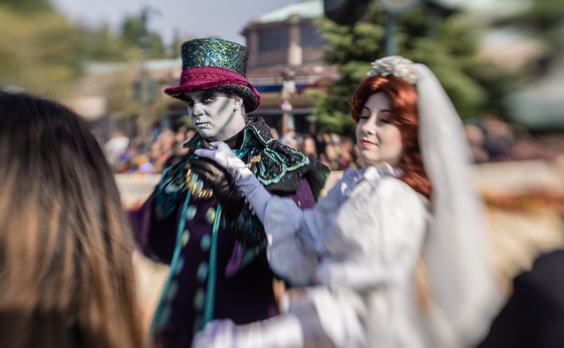 adult, dancers, disney, halloween, architecture, hat, art and craft, females, selective focus, phantom manor, women, nature, day, paris, city, 5K, disneyland