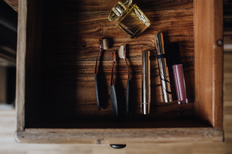 container, shelf, choice, versace, domestic room, makeup, female, no people, glamour, brush, high angle view, variation, directly above, household equipment