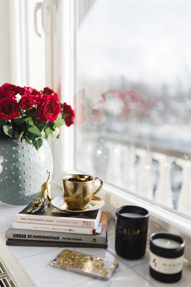 bouquet, mug, roses, flower, decor, close-up, teapot, coffee, glass, refreshment, window, gold, cup, coffee cup, red, freshness, hot drink, interior, flower head