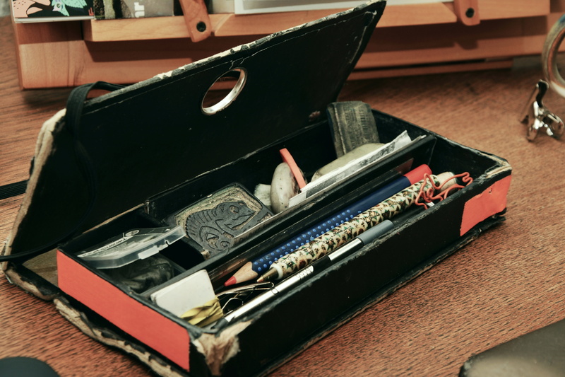 table, desk, office, pens, music, work tool, worn, writing implement, crayons, office accessories, stationery, 5K, musical equipment, writing utensil