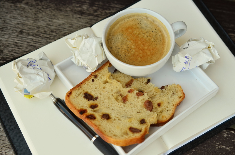 coffee, breakfast, mug, caffeine, pastries, ceramic, drink, rest, break, saucer, aroma, notebook, food, white, cake, paper ball, no people, relax, notes